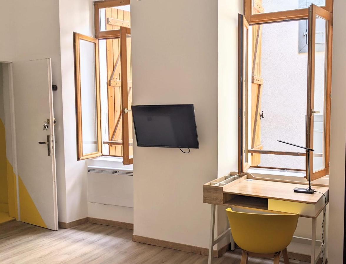דירות פואה Modern Loft Down Town מראה חיצוני תמונה